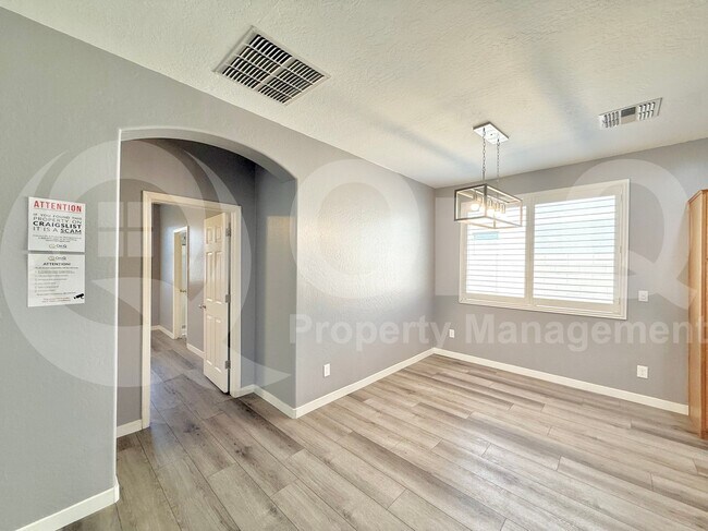 Building Photo - 3148 E Merlot St