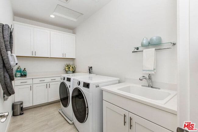 Building Photo - 24407 Clear Creek Pl