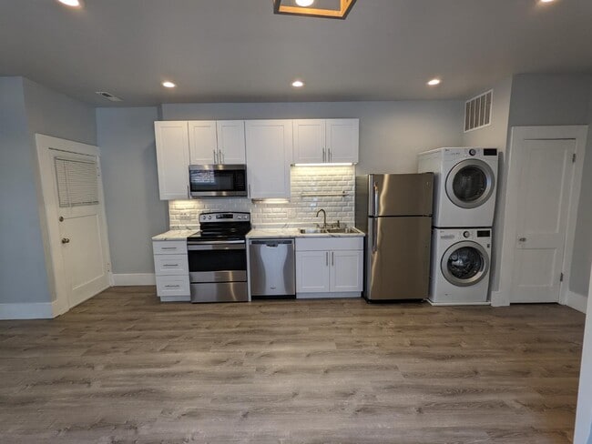 Building Photo - 4227 Botanical Ave