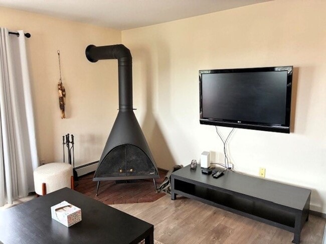 Building Photo - Long Term Rental- Original Dillon Valley E301