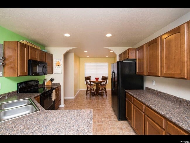 Building Photo - 183 Carrick Dr