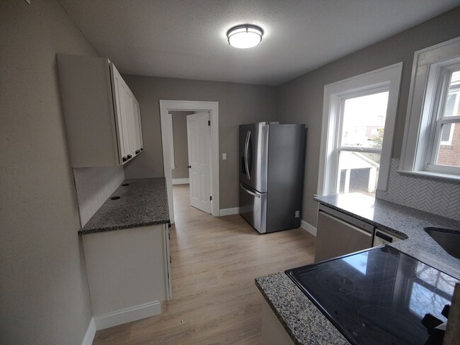 Building Photo - Modern Rehab in Prime Richmond Heights Location | New Appliances + W/D