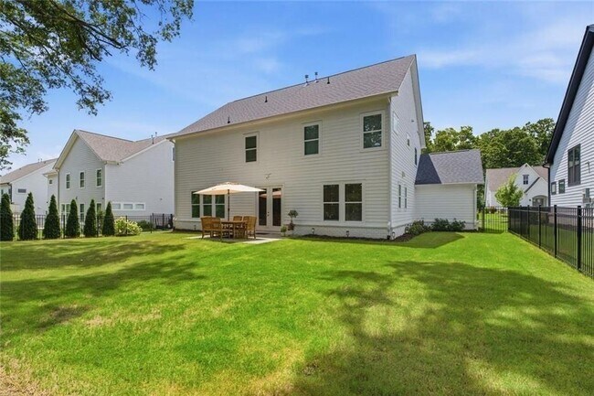Building Photo - 5045 Reserve Dr