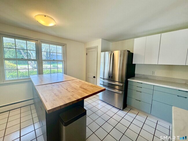 Building Photo - 14 Bower Rd