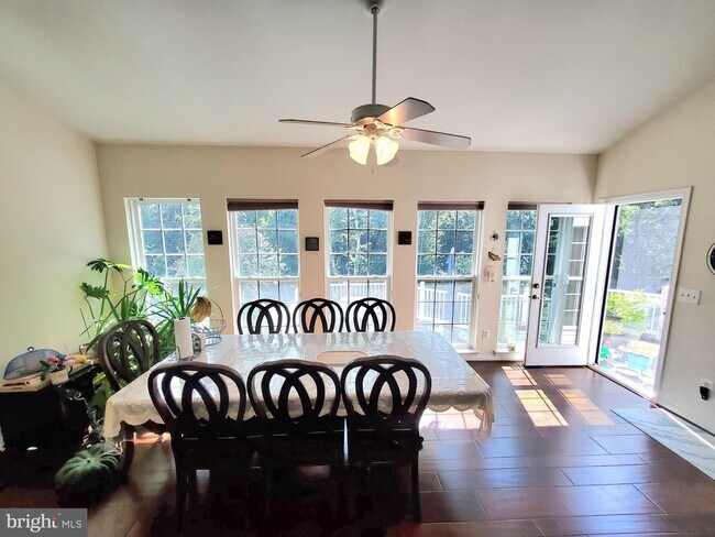 Building Photo - 20960 Capilano Ct