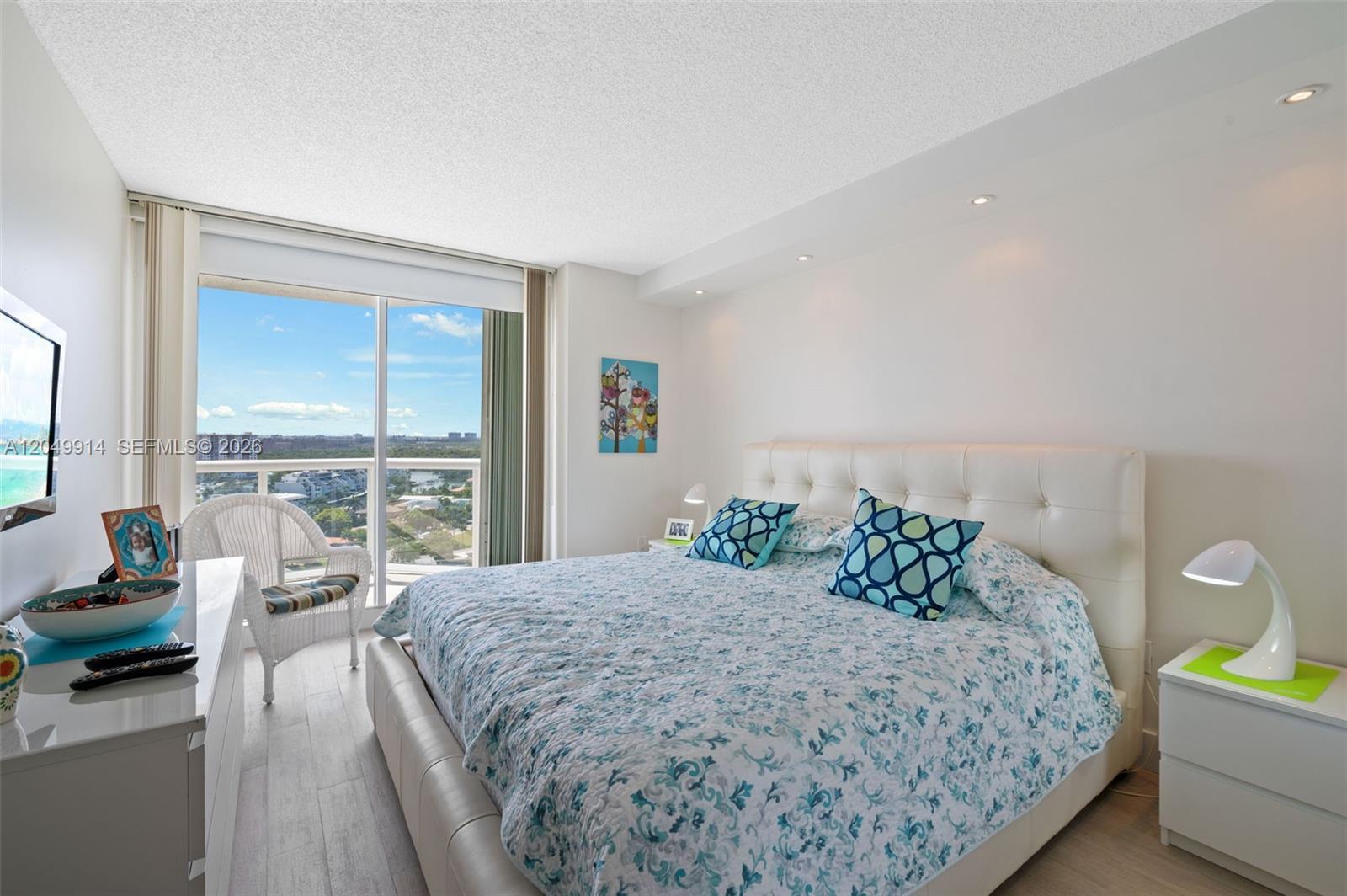 Building Photo - 16400 Collins Ave