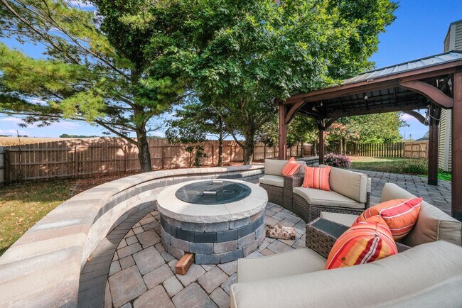 Building Photo - 4 Bed / 3 Bath ranch home