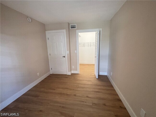 Building Photo - 5305 Summerlin Rd