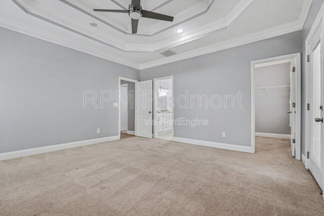 Building Photo - 1034 Hubbard St SW