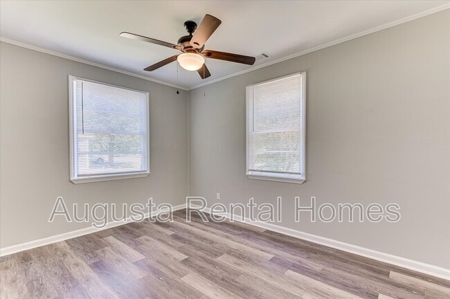 Building Photo - 2128 Roosevelt Dr