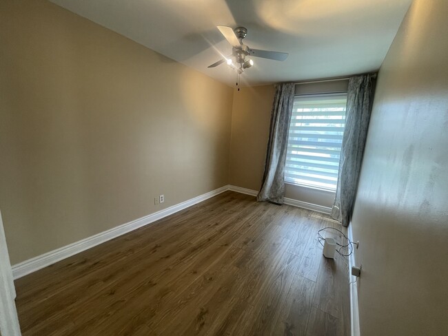 Building Photo - 13658 W Birchwood Dr