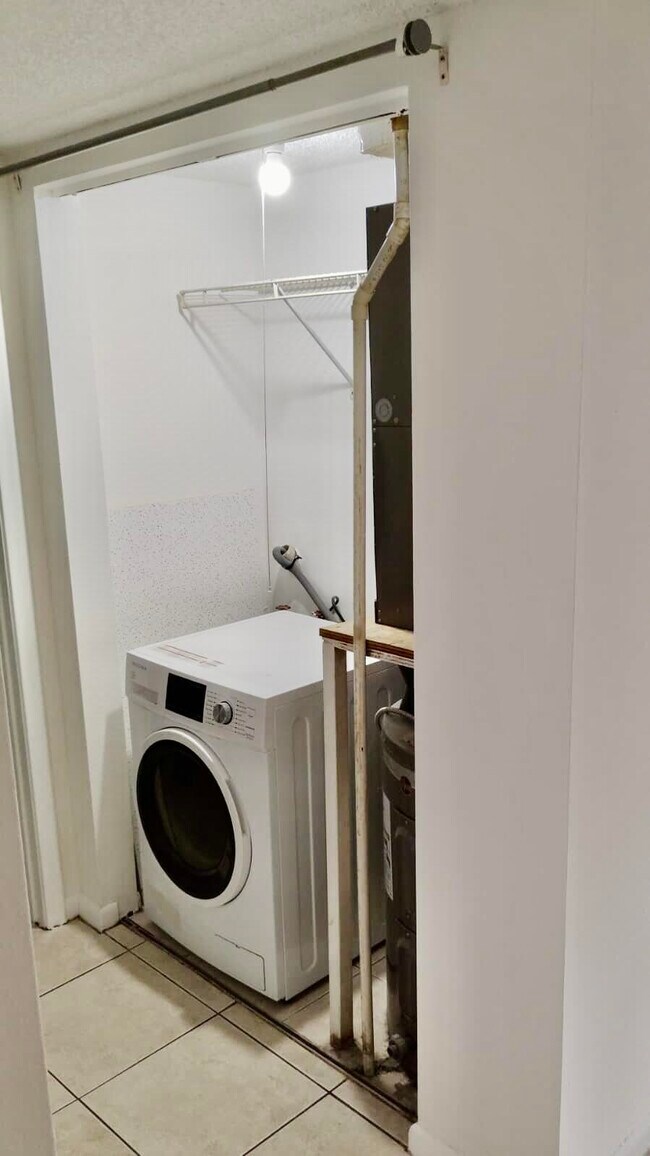 Building Photo - 2800 Fiore Way