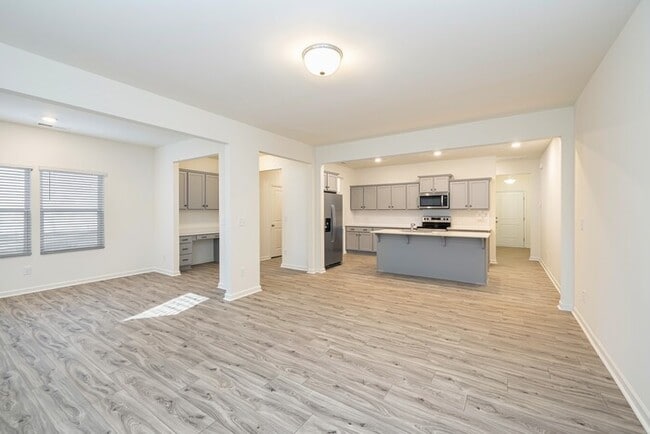 Building Photo - 121 Gaelic Dr