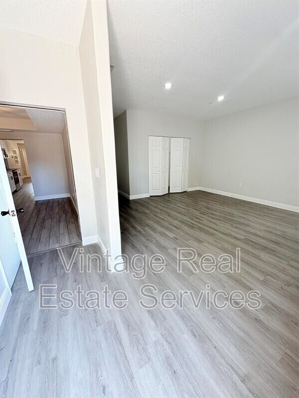 Building Photo - 4203 E Yukon St
