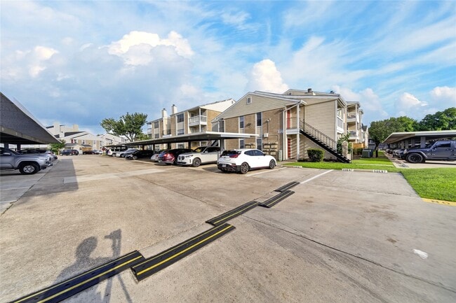 Building Photo - 2750 Holly Hall St