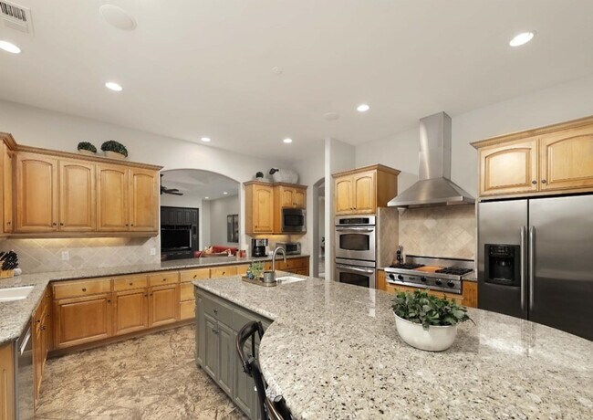 Building Photo - 1700 Briercliff Ct