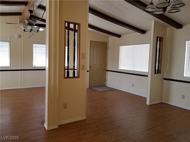 Building Photo - 252 Navajo Dr