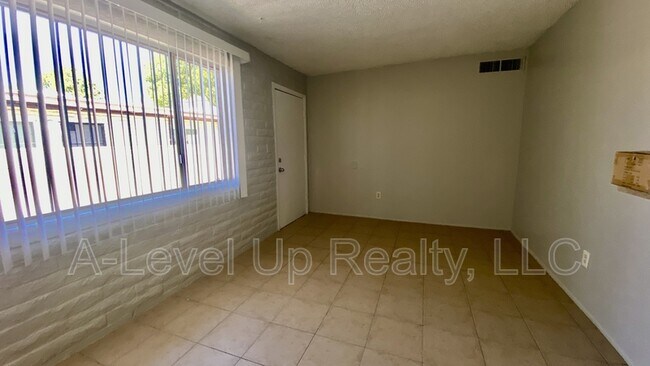 Building Photo - 1838 S Rosemont Ave