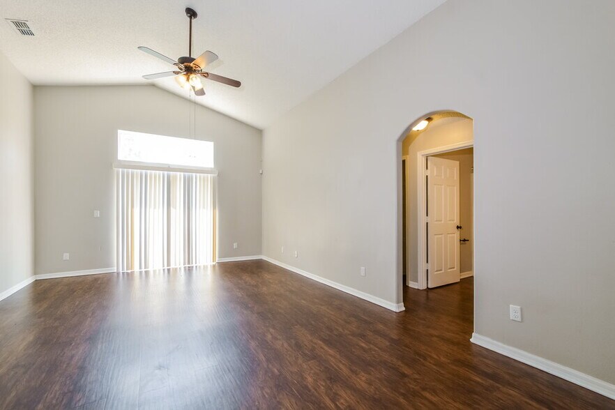 Building Photo - 4056 Forest Island Dr