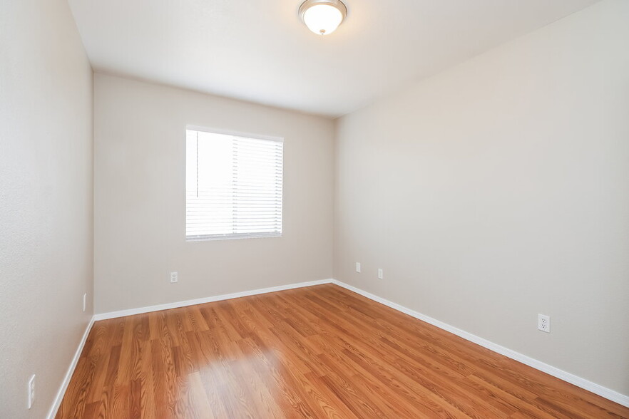 Building Photo - 4711 E Silverwood Dr