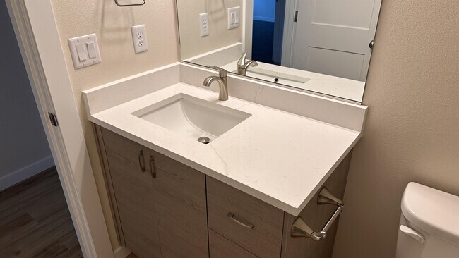 Building Photo - 123 9th Ave