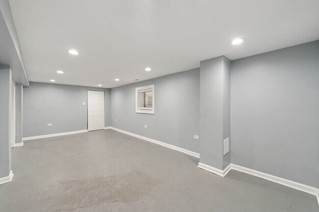 Building Photo - 4630 W Montana St