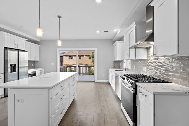 Building Photo - 57 Lincoln Ave