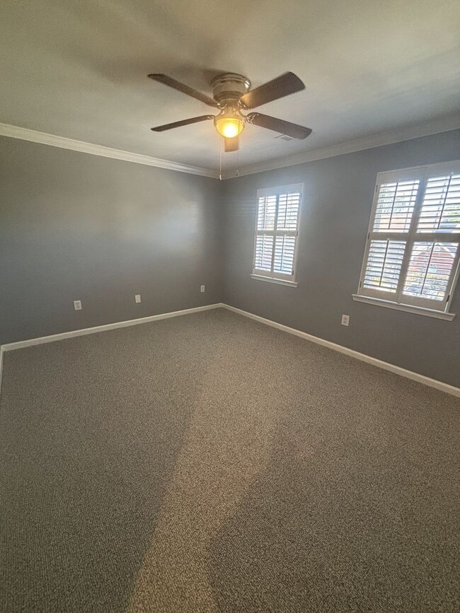 Building Photo - Fully Renovated 2 bed 2.5 bath Townhome in...