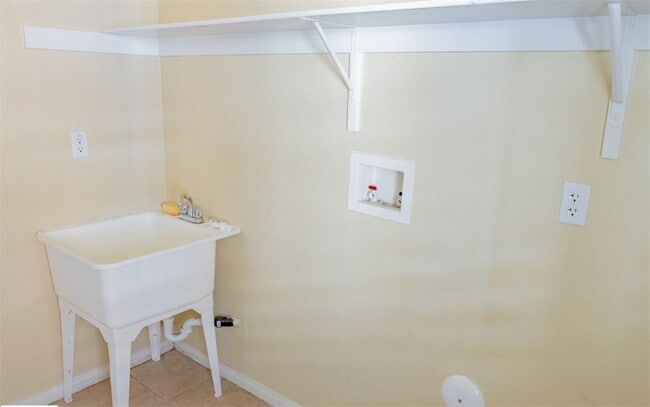 Building Photo - 4230 Vía Angelo