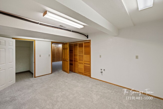 Building Photo - SPECTACULARLY HUGE 6BD HOME with PANORAMIC MOUNTAIN VIEWS - Security Deposit Waiver Available