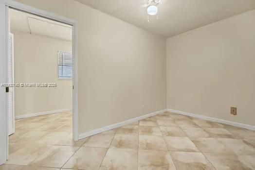 Building Photo - 8527 Old Country Manor