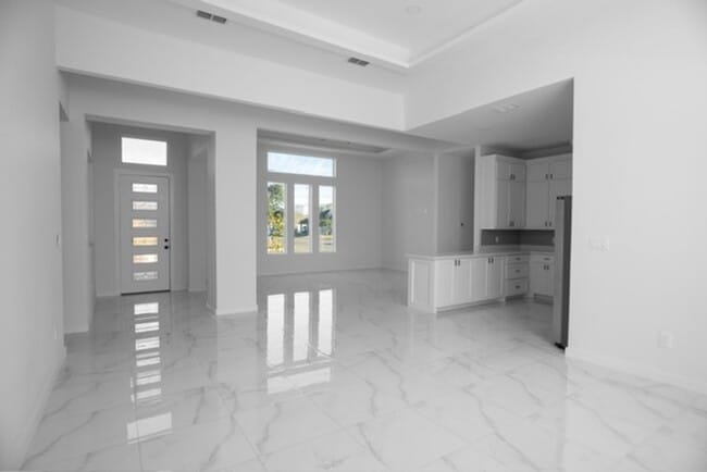 Building Photo - Spacious 4BR House in Mission