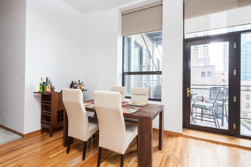 Building Photo - 910 S Michigan Ave