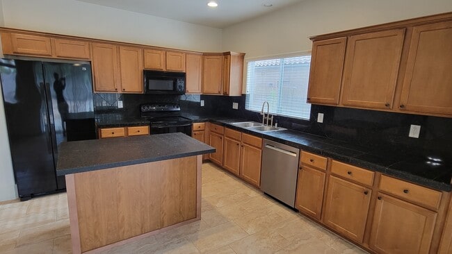 Building Photo - 4437 E Firestone Dr