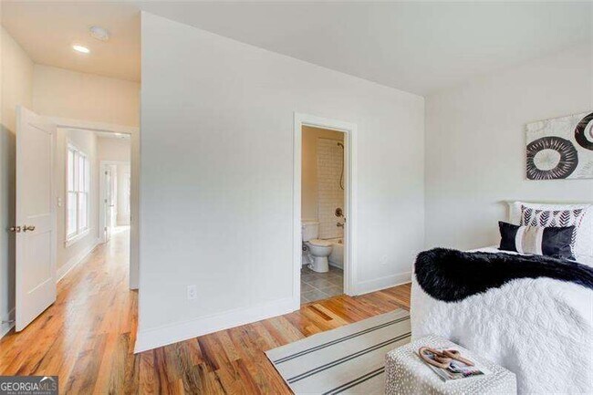 Building Photo - 1240 Oakland Terrace SW