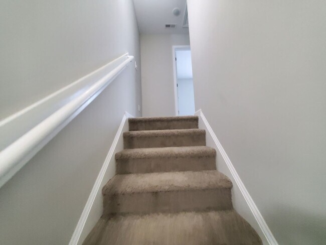 Building Photo - NEW TOWNHOME BUIKT MARCH 2023!