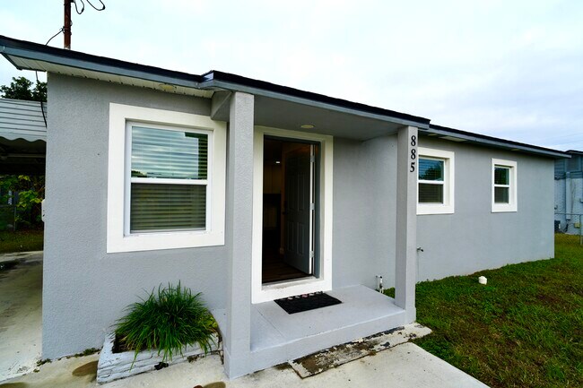 Building Photo - 885 Ruby Ave