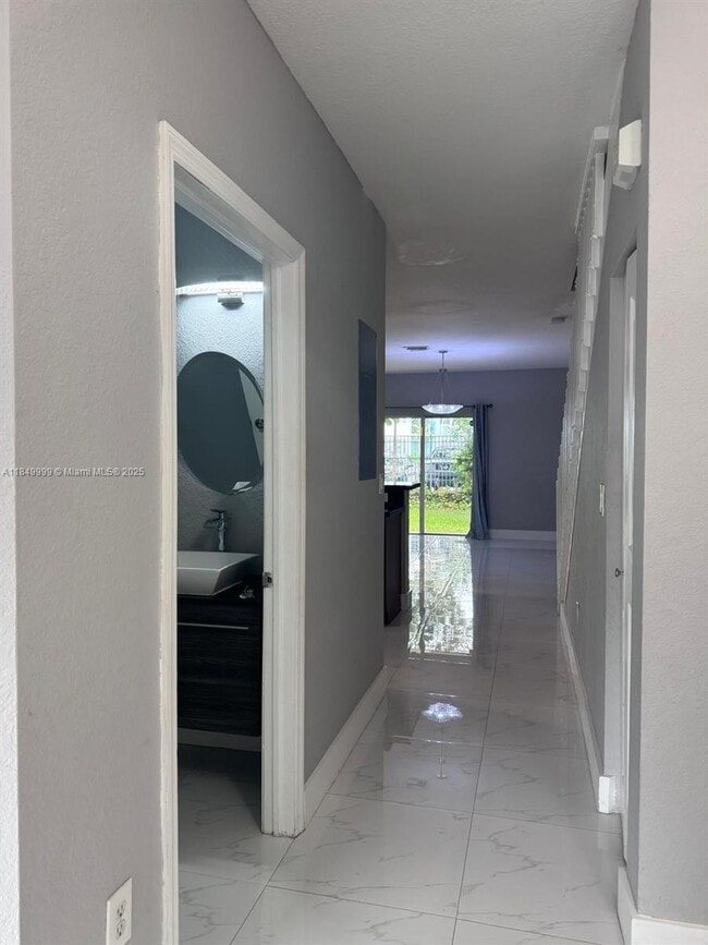 Building Photo - 8420 SW 150th Ave