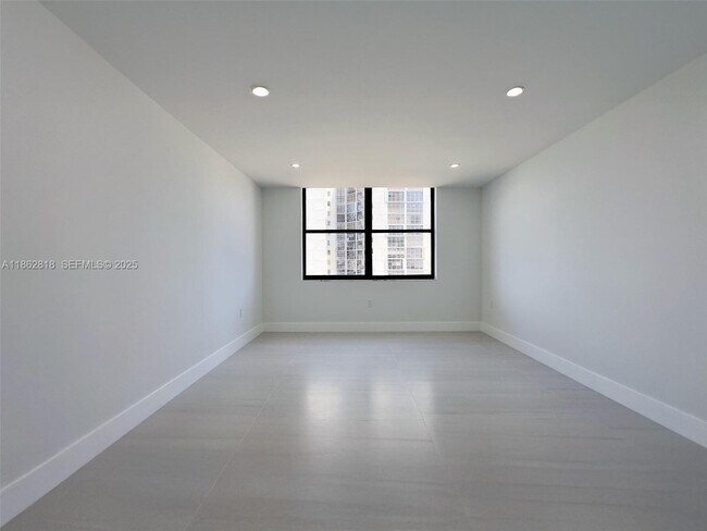 Building Photo - 18151 NE 31st Ct