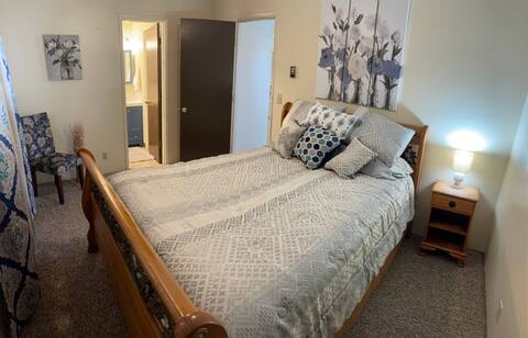 Building Photo - 1030 SE Main St