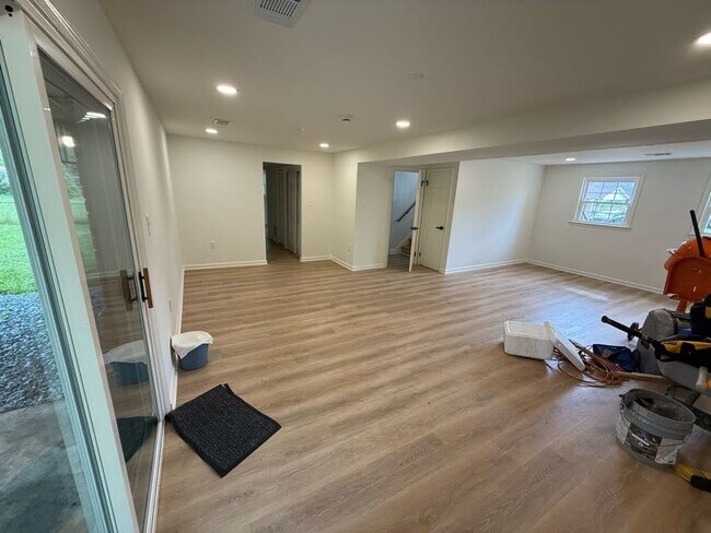Building Photo - 9706 Glen Way