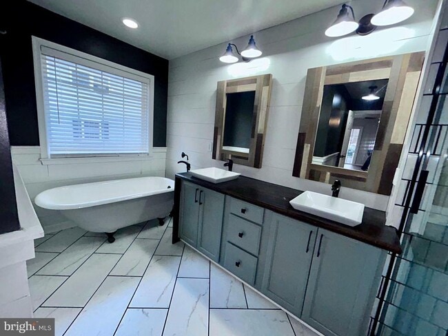 Building Photo - 1206 Eastover Pkwy