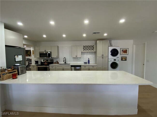 Building Photo - 3303 Country Club Blvd
