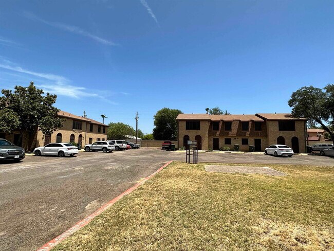 Building Photo - 1300 Hillside Rd