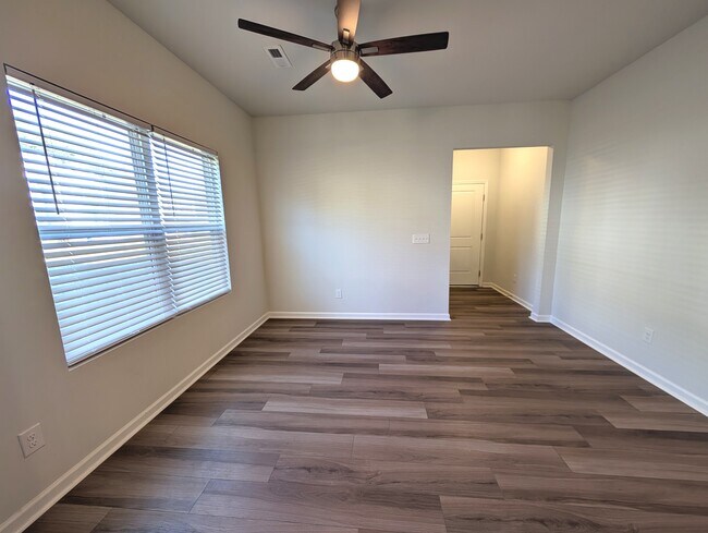 Building Photo - 2298 Beechwood Vw Dr