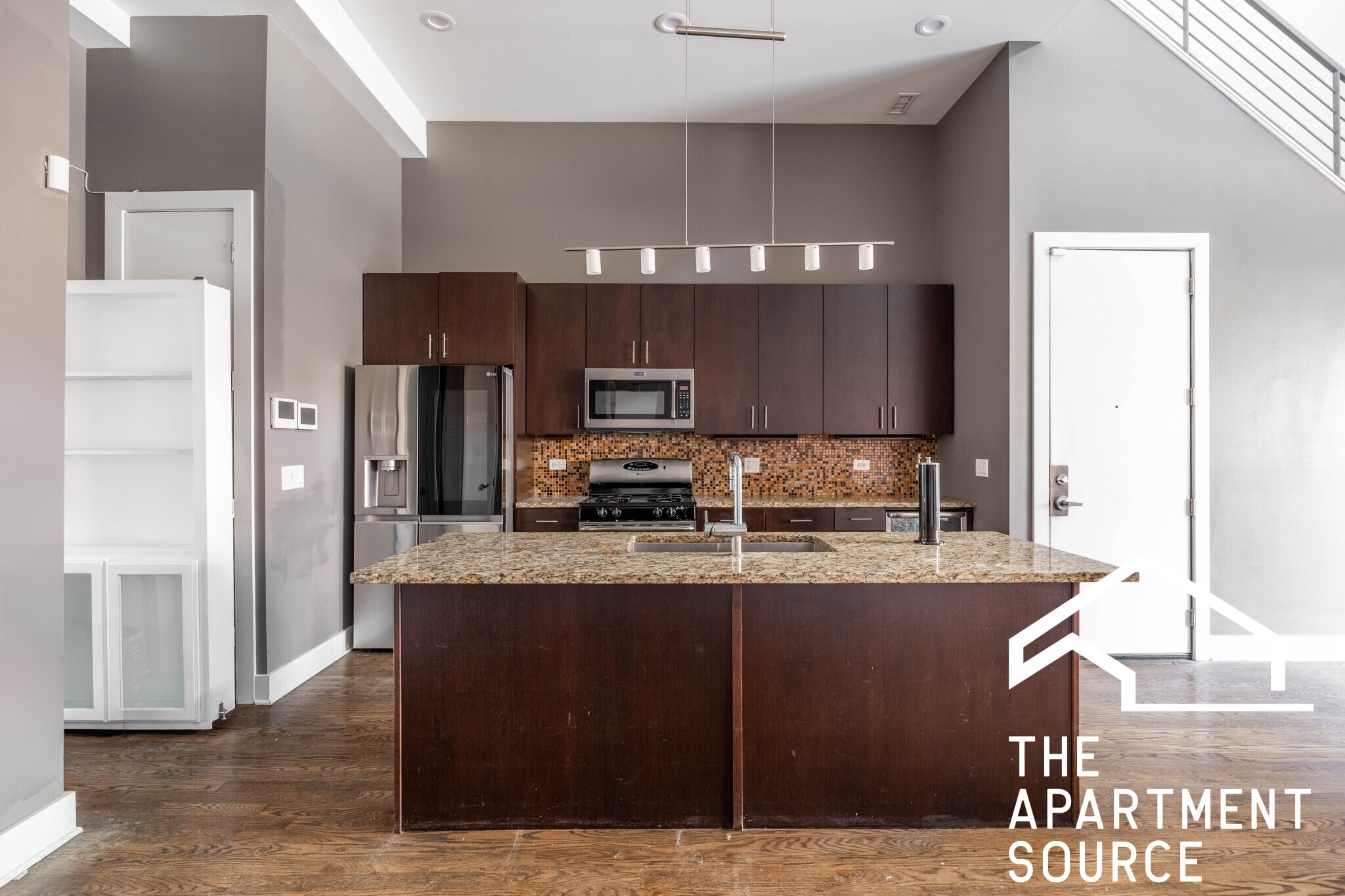 Building Photo - 1008 W Lake St