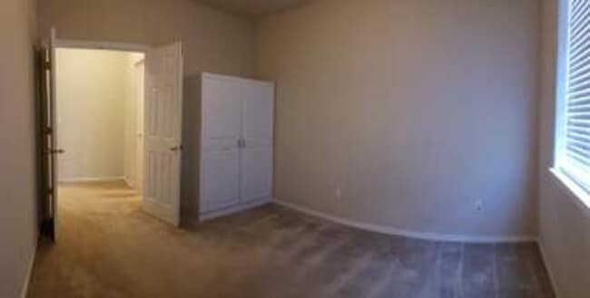 Building Photo - 413 Roger Smith Dr