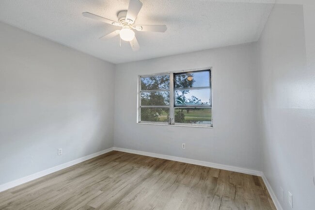 Building Photo - 314 Barlow Ave