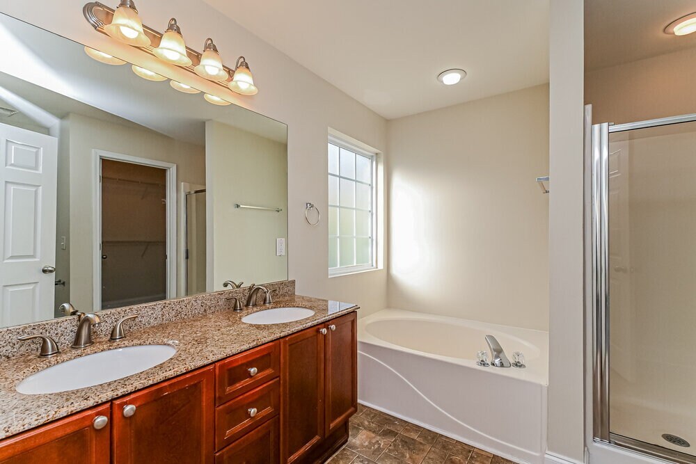 Building Photo - 1565 Bridgecrest Dr
