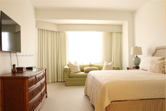 Building Photo - 201 Crandon Blvd